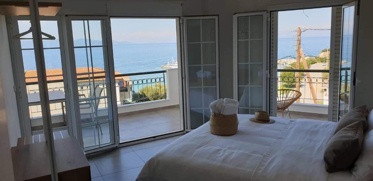 Villa Eleni Greece - Wonderful Sea View Studios Nea Roda Dış mekan fotoğraf